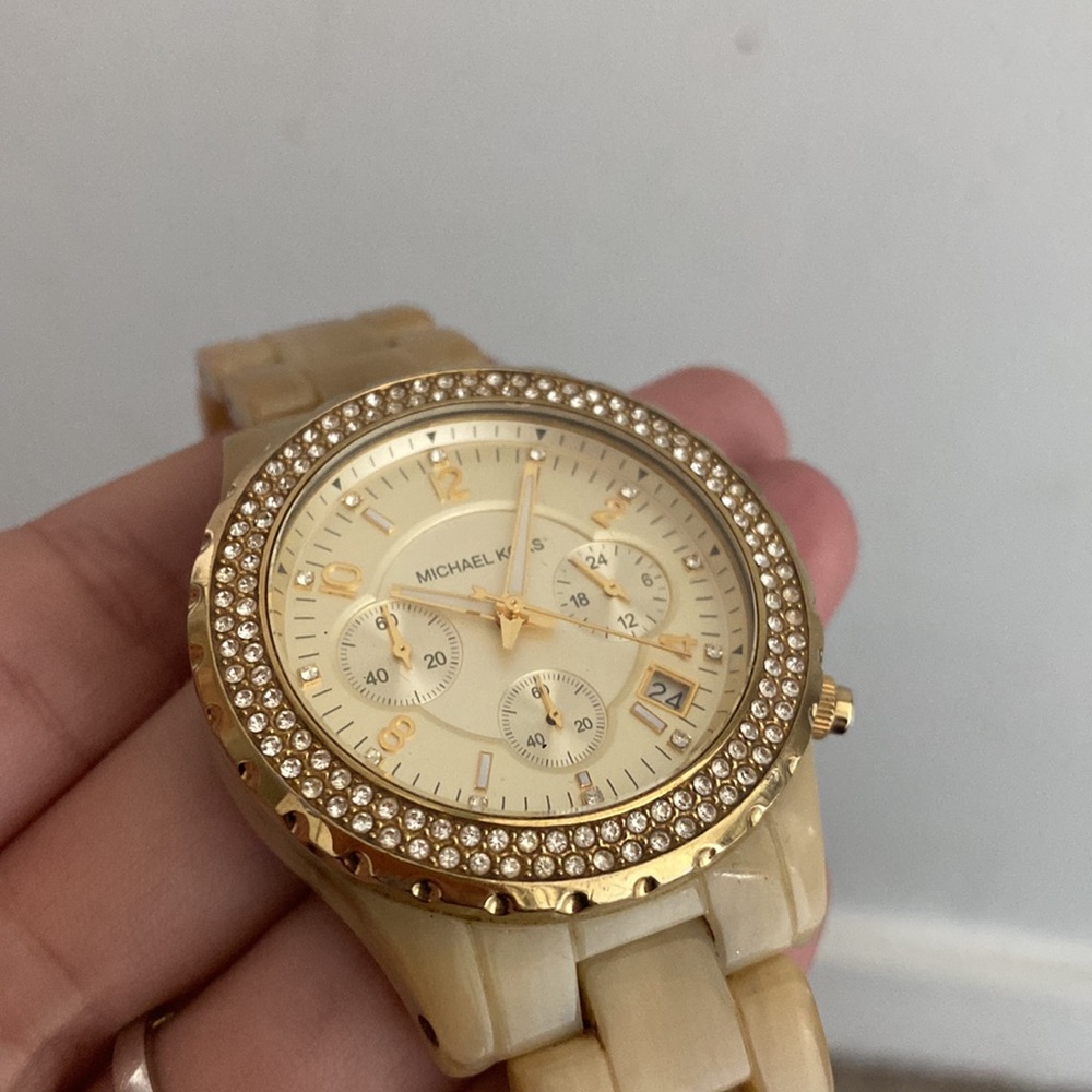MICHAEL KORS ENAMEL WATCH - Picture 2 of 4